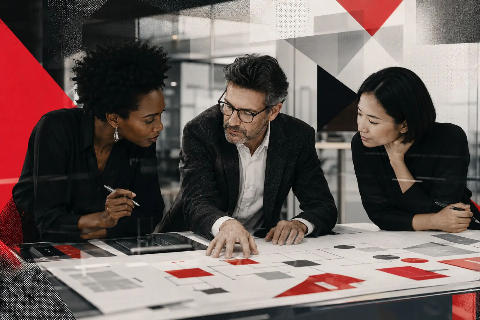 Trois professionnels Legal Ops collaborant autour de processus de transformation juridique